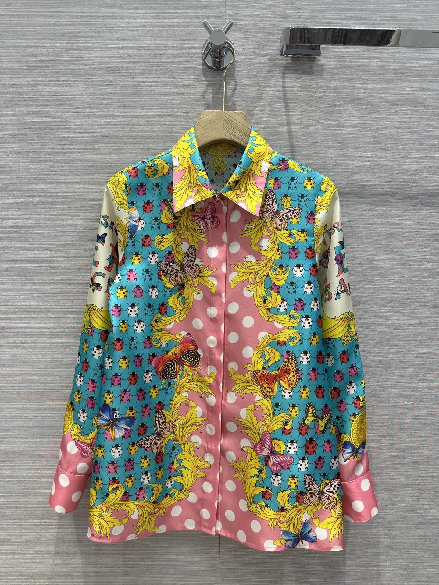 VRC  T-shirt Shirt Woman