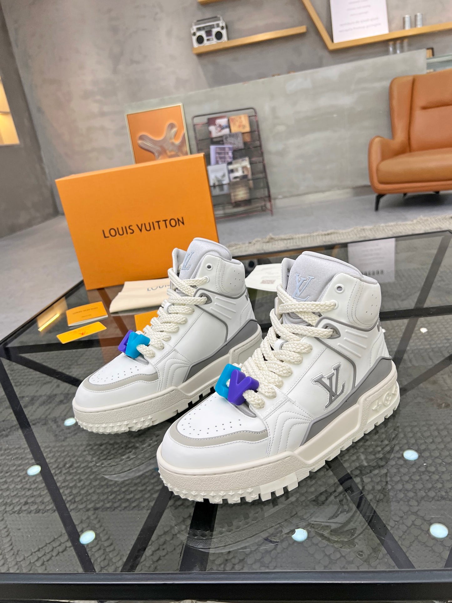 LU  Sneakers 3 Color 's High