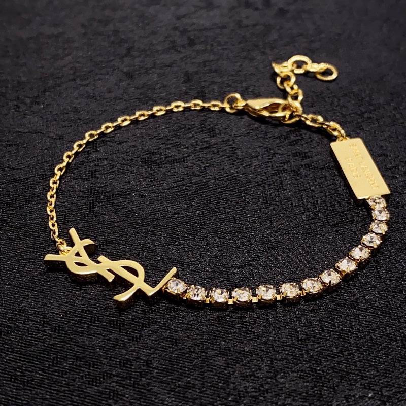 Y  L    Bracelet