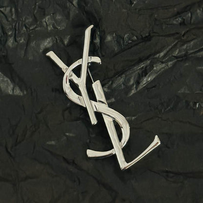 Y L  Brooch