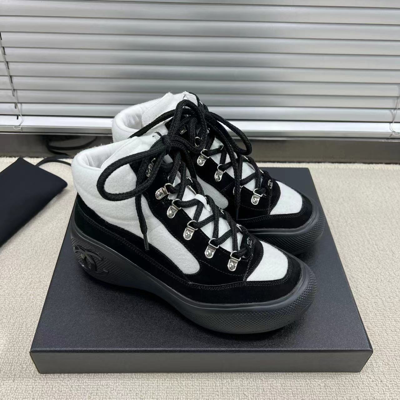 CHL  Sneakers  2 Color 's