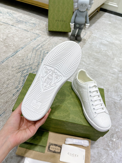 GU White  Sneakers  46