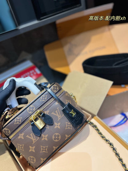 LU  Bag Vanity 19 cm Brown