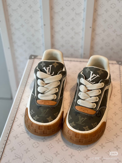 LU  Tilted Sneakers