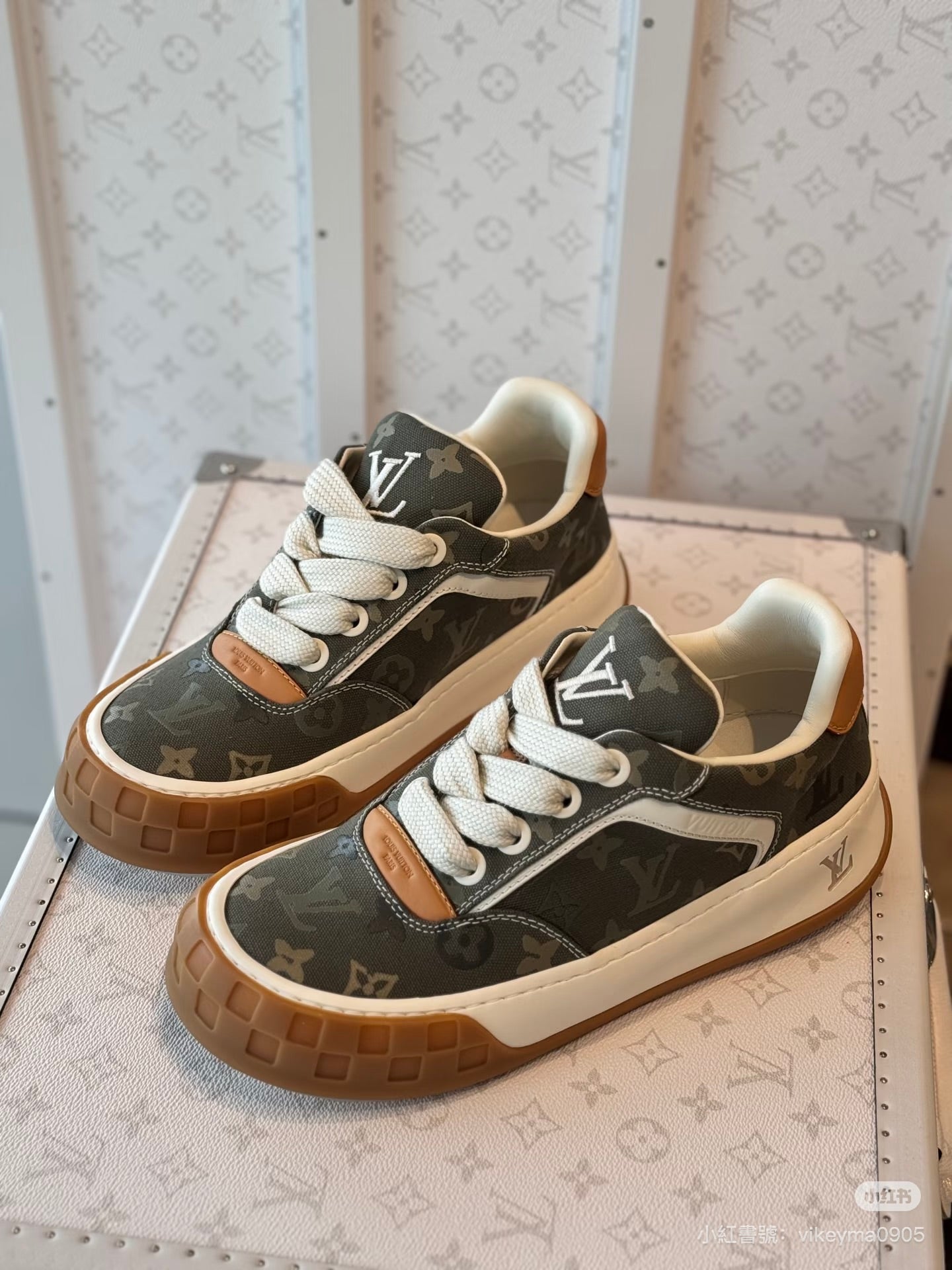 LU  Tilted Sneakers