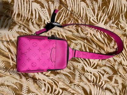 LU  Backpack Sling Bag Fuchsia