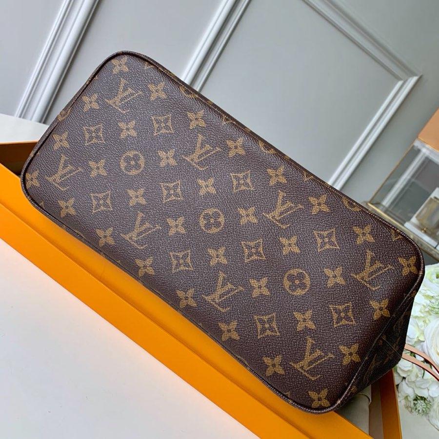 LU Never Leather Mono Bag