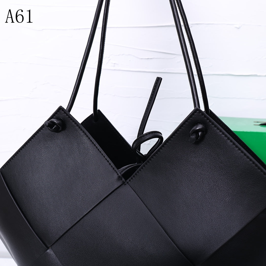 BOT VENET  Bag 3 Colors  Medium