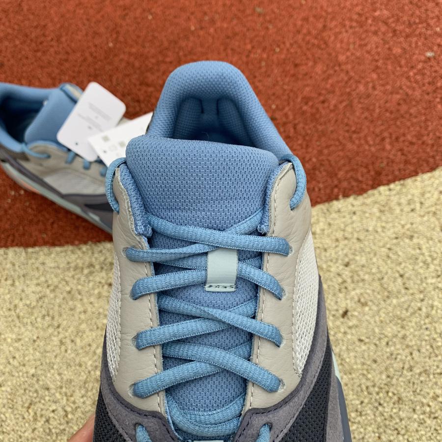 Yezy 700 Sneakers 46