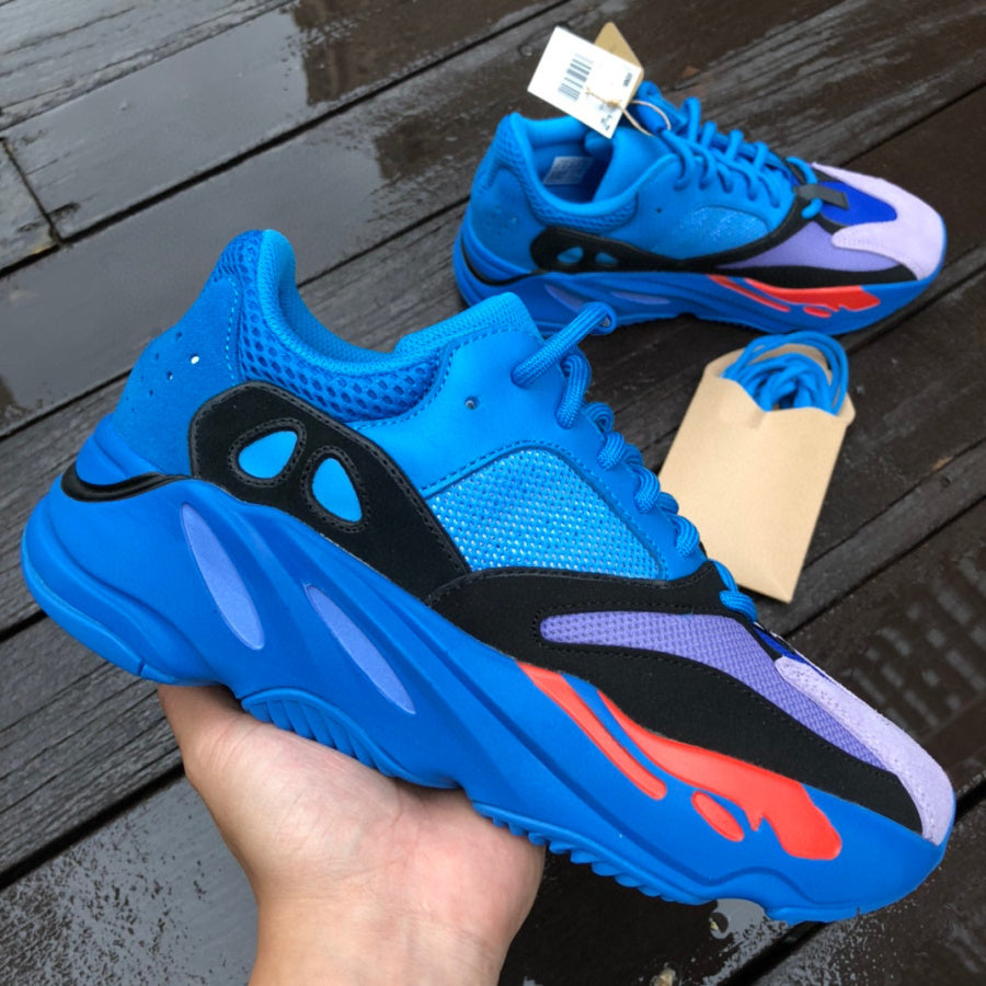 YEZY 700 Sneakers 46 Hi Res Blue