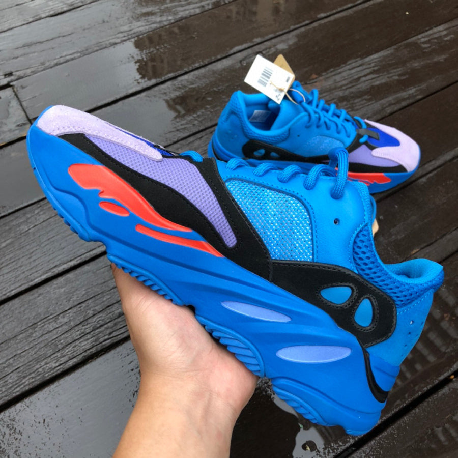 YEZY 700 Sneakers 46 Hi Res Blue