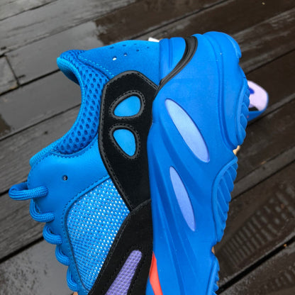 YEZY 700 Sneakers 46 Hi Res Blue