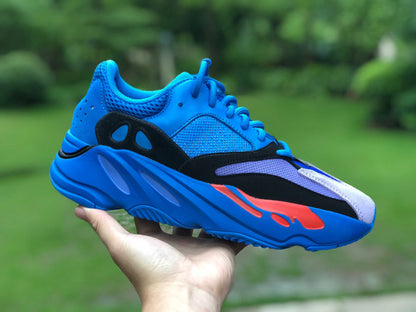 YEZY 700 Sneakers 46 Hi Res Blue