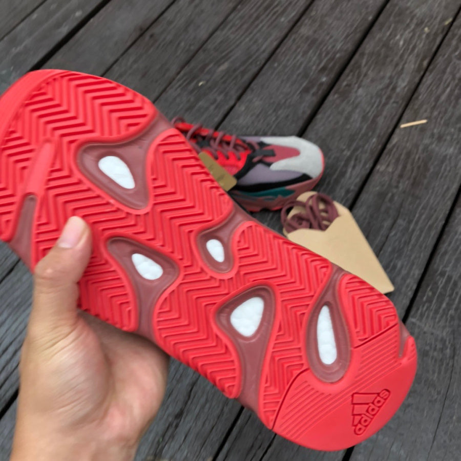 YEZY 700 Sneakers Red