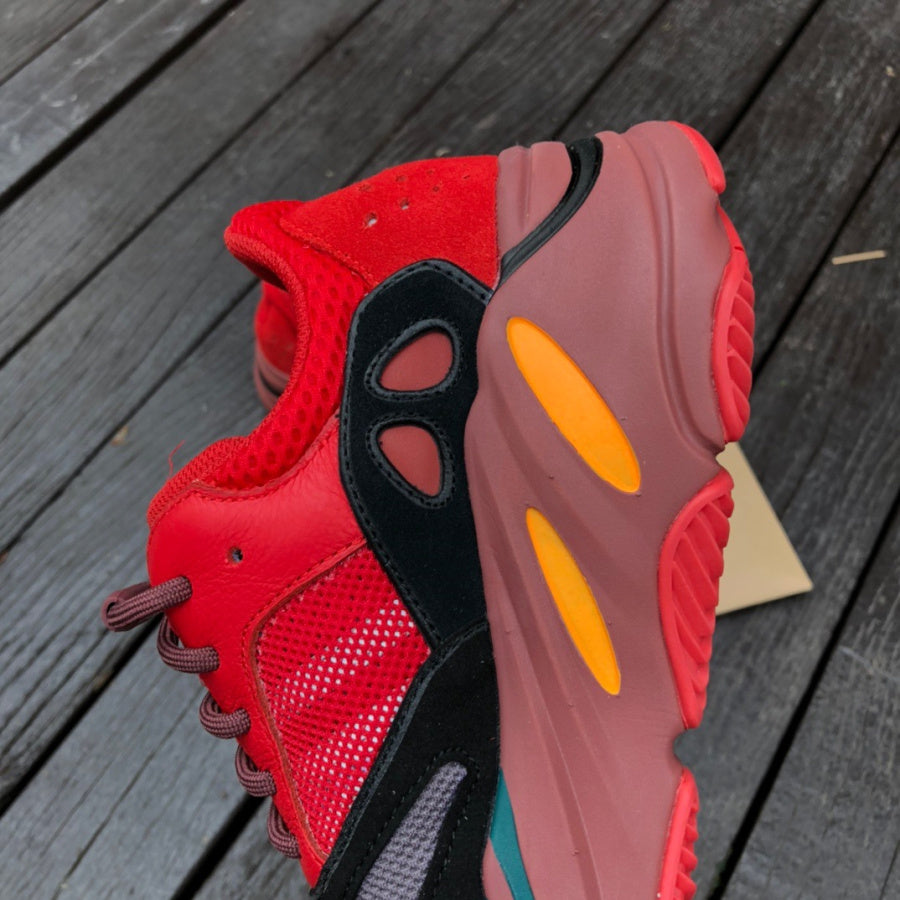 YEZY 700 Sneakers Red