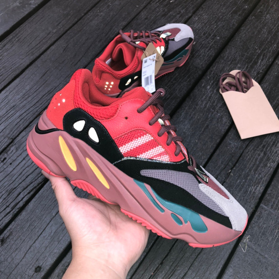 YEZY 700 Sneakers Red
