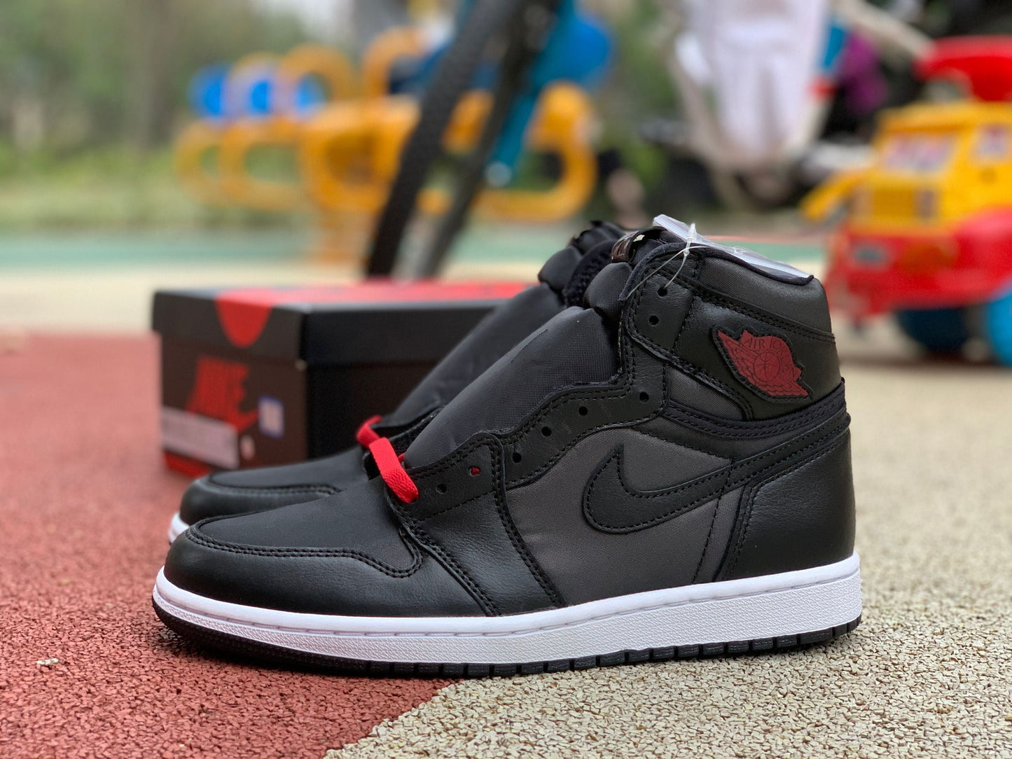N*ke Max Sneakers  Jorda 1 Black