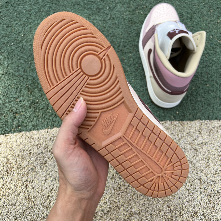 N*KE AJ1 Jordan  Woman  Sneakers