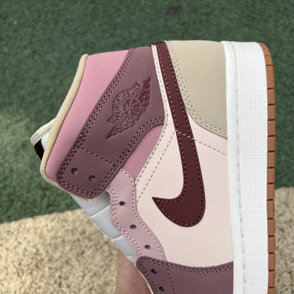N*KE AJ1 Jordan  Woman  Sneakers