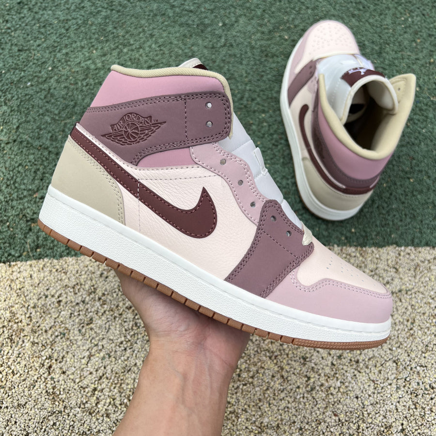 N*KE AJ1 Jordan  Woman  Sneakers