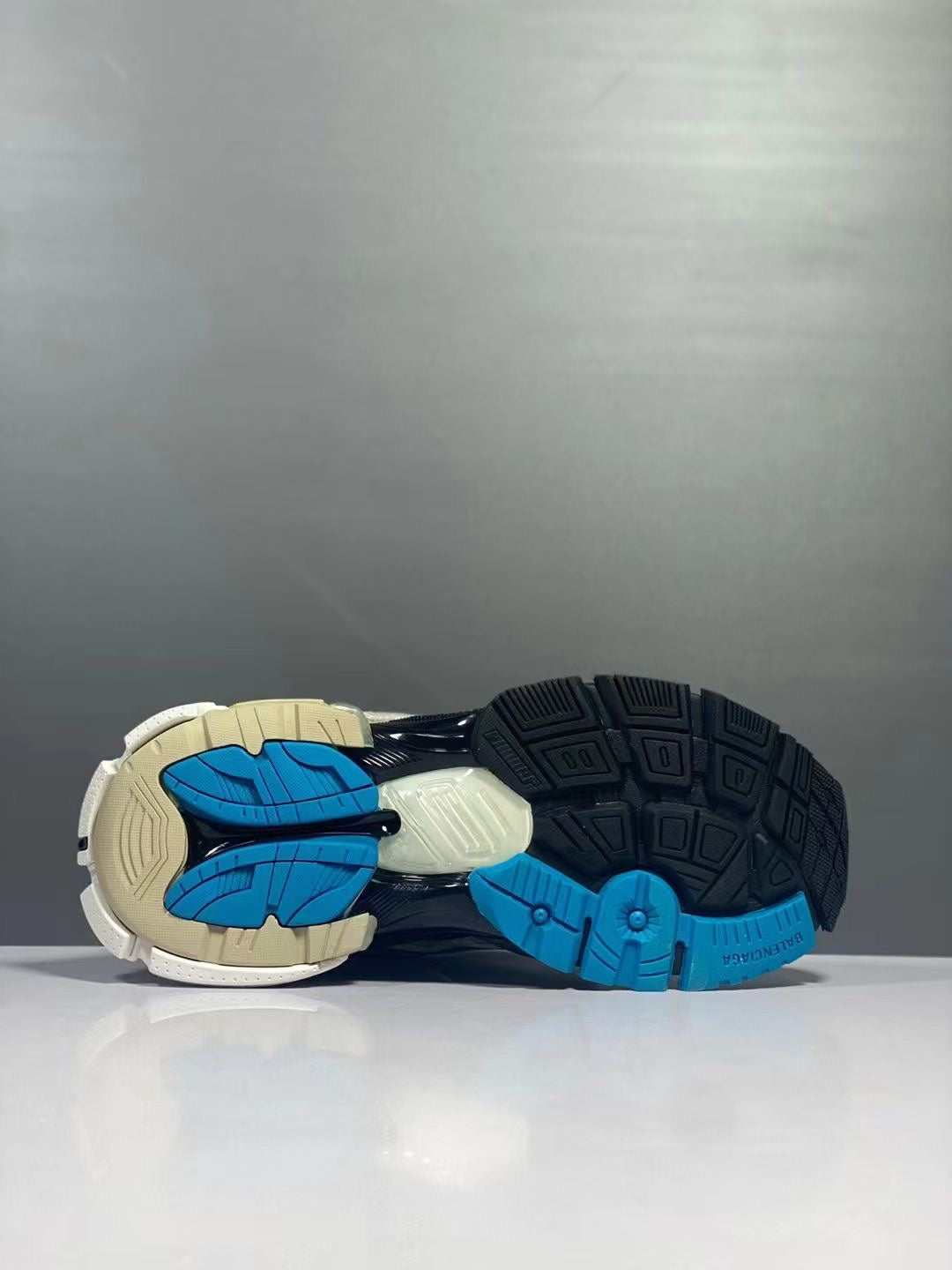 SNBAL   Sneakers Runner