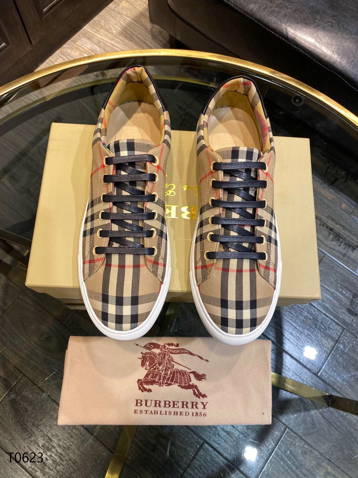 *BURBBER Sneakers