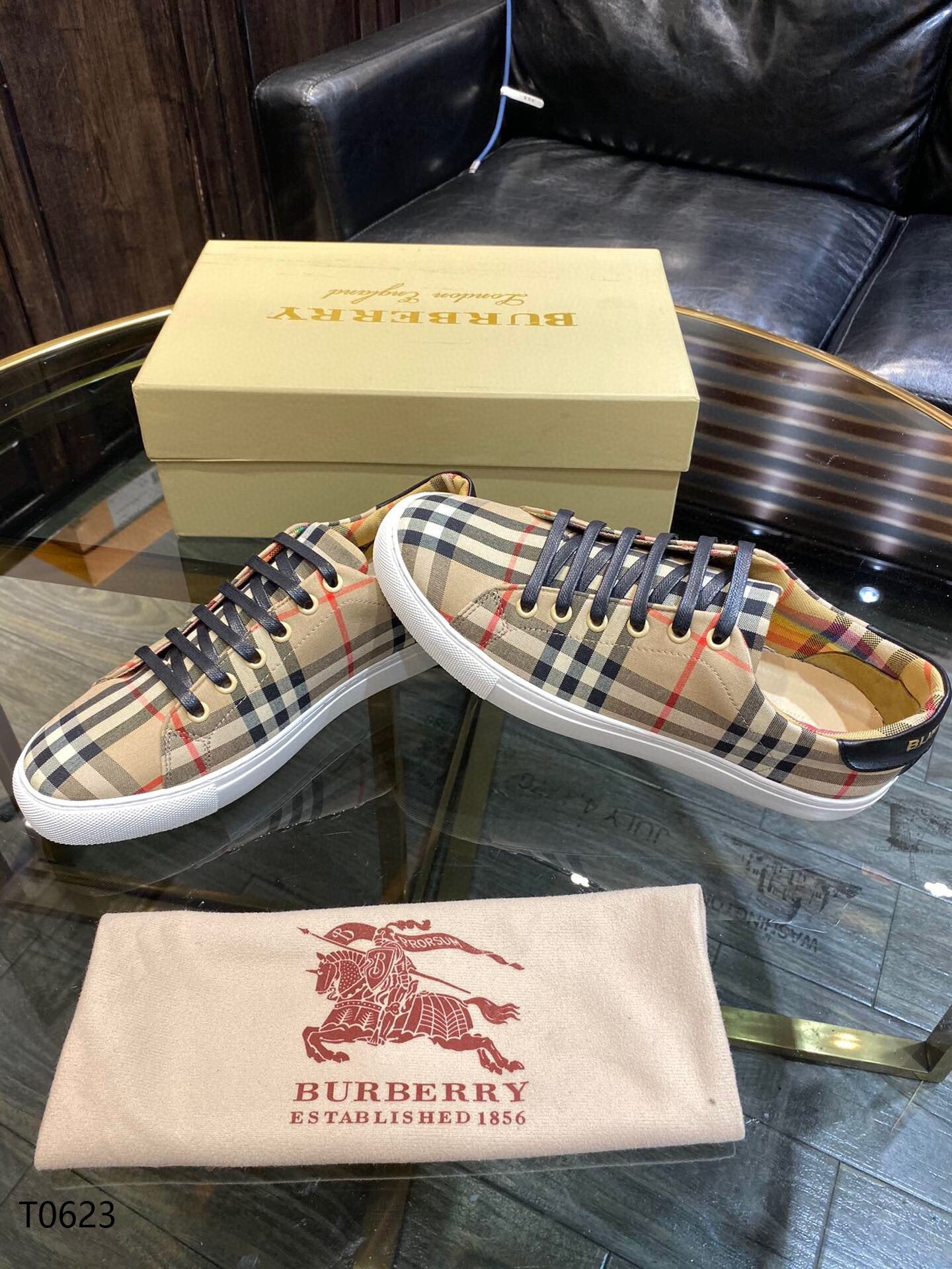 *BURBBER Sneakers