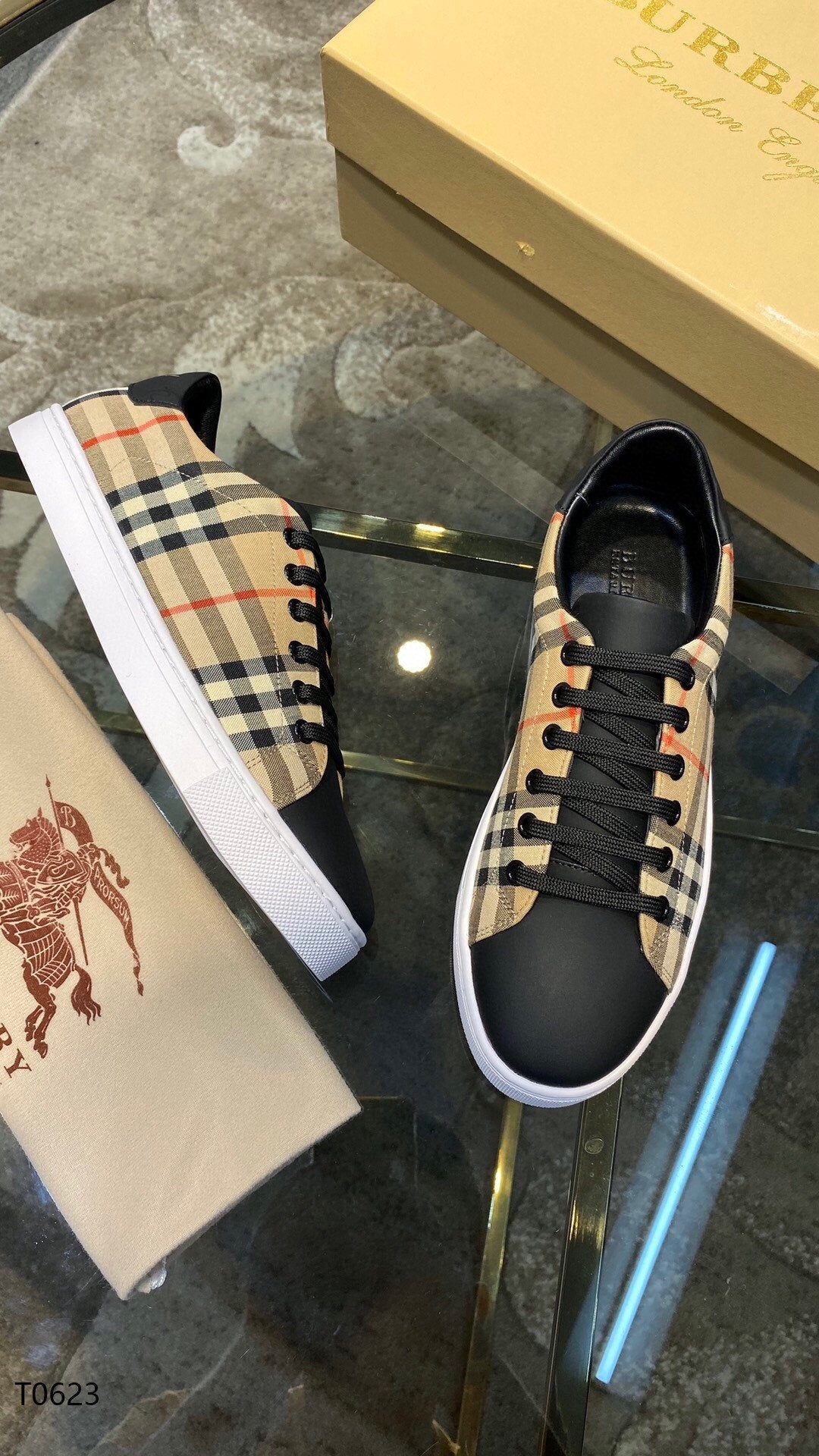 *BURBBER Sneakers
