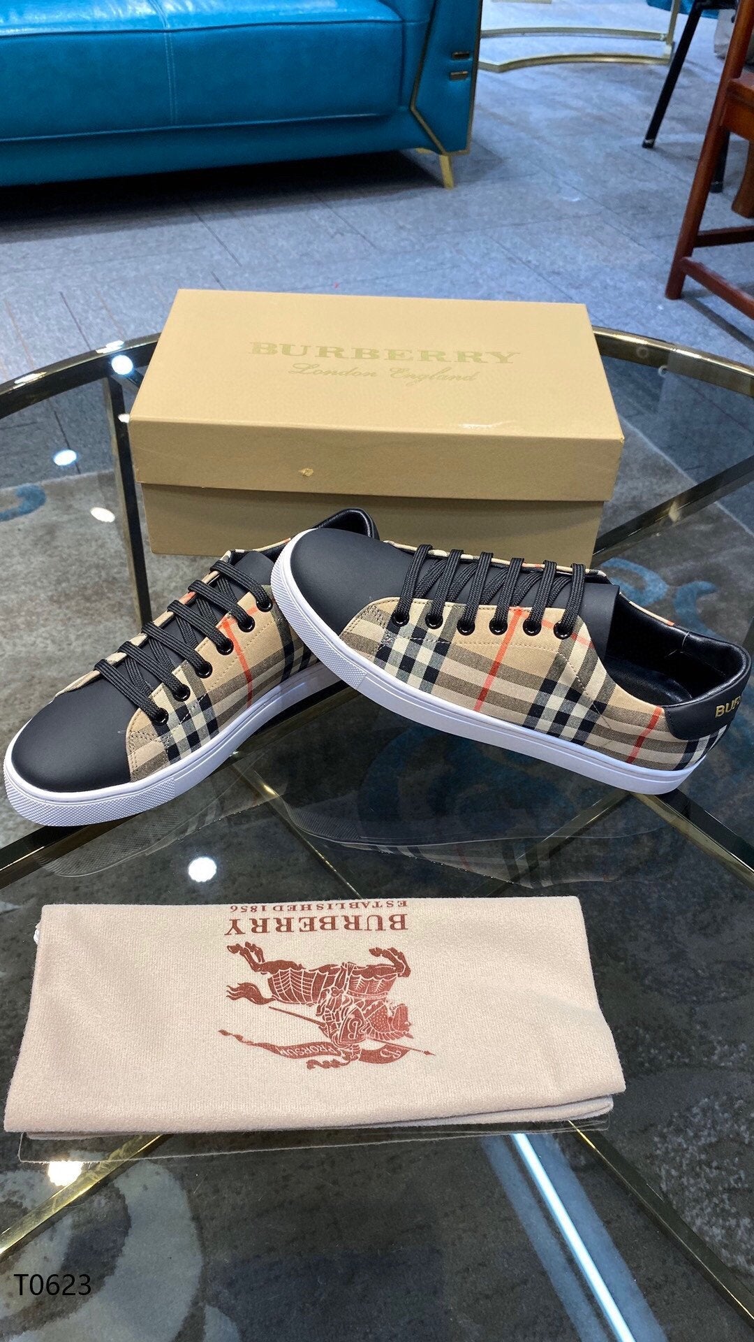 *BURBBER Sneakers