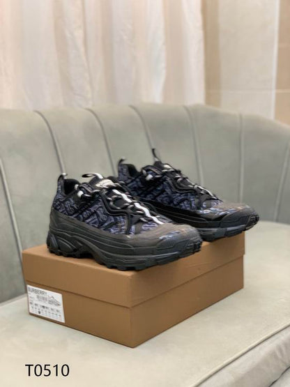 *BURBBER Sneakers Runner