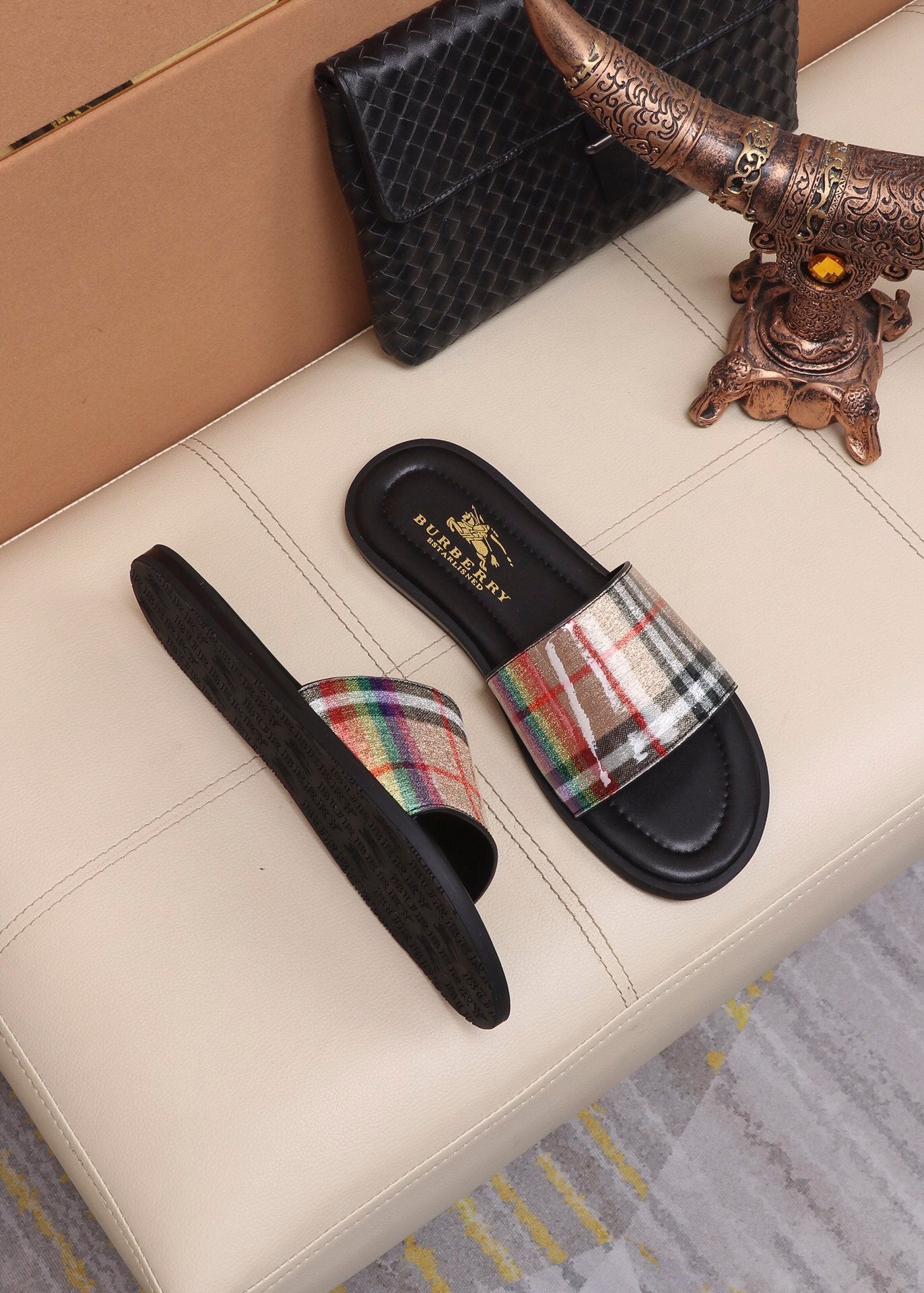 *BURBBER Slippers