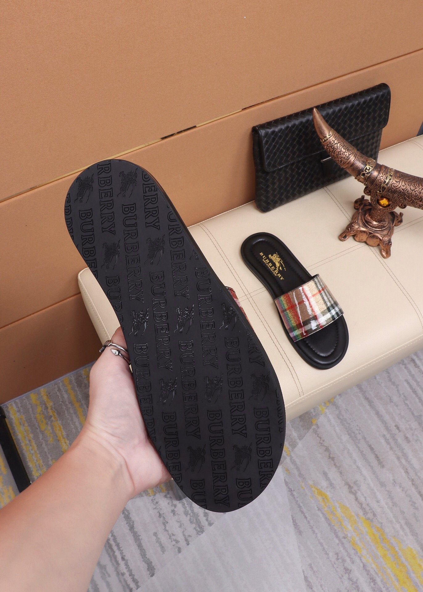 *BURBBER Slippers