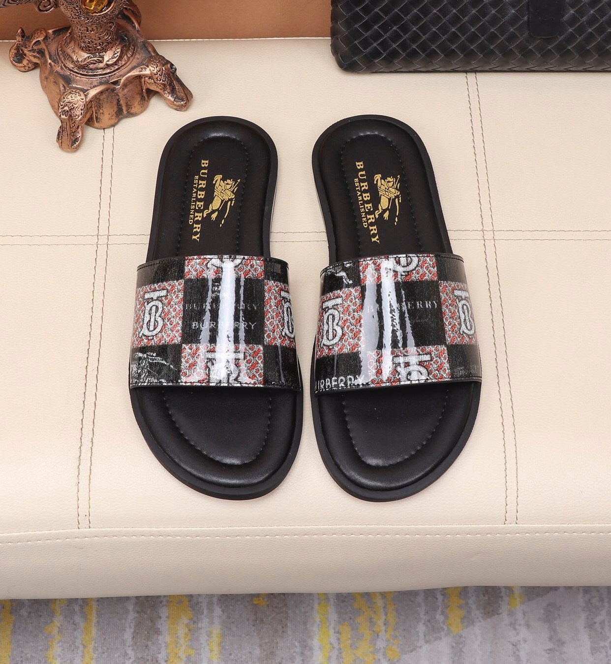 *BURBBER Slippers