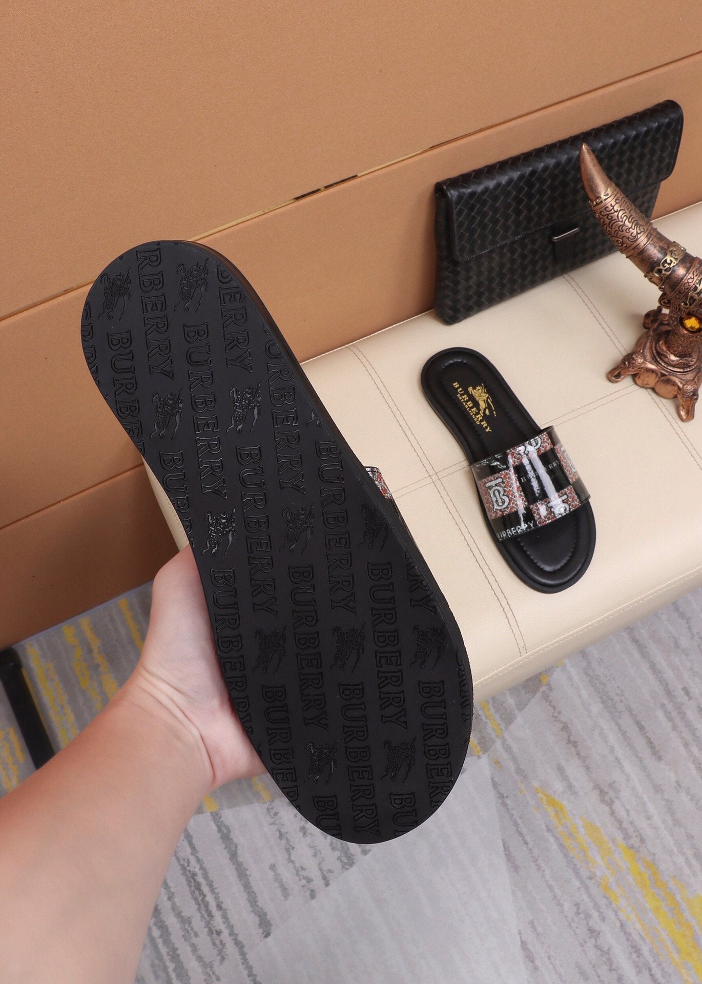 *BURBBER Slippers