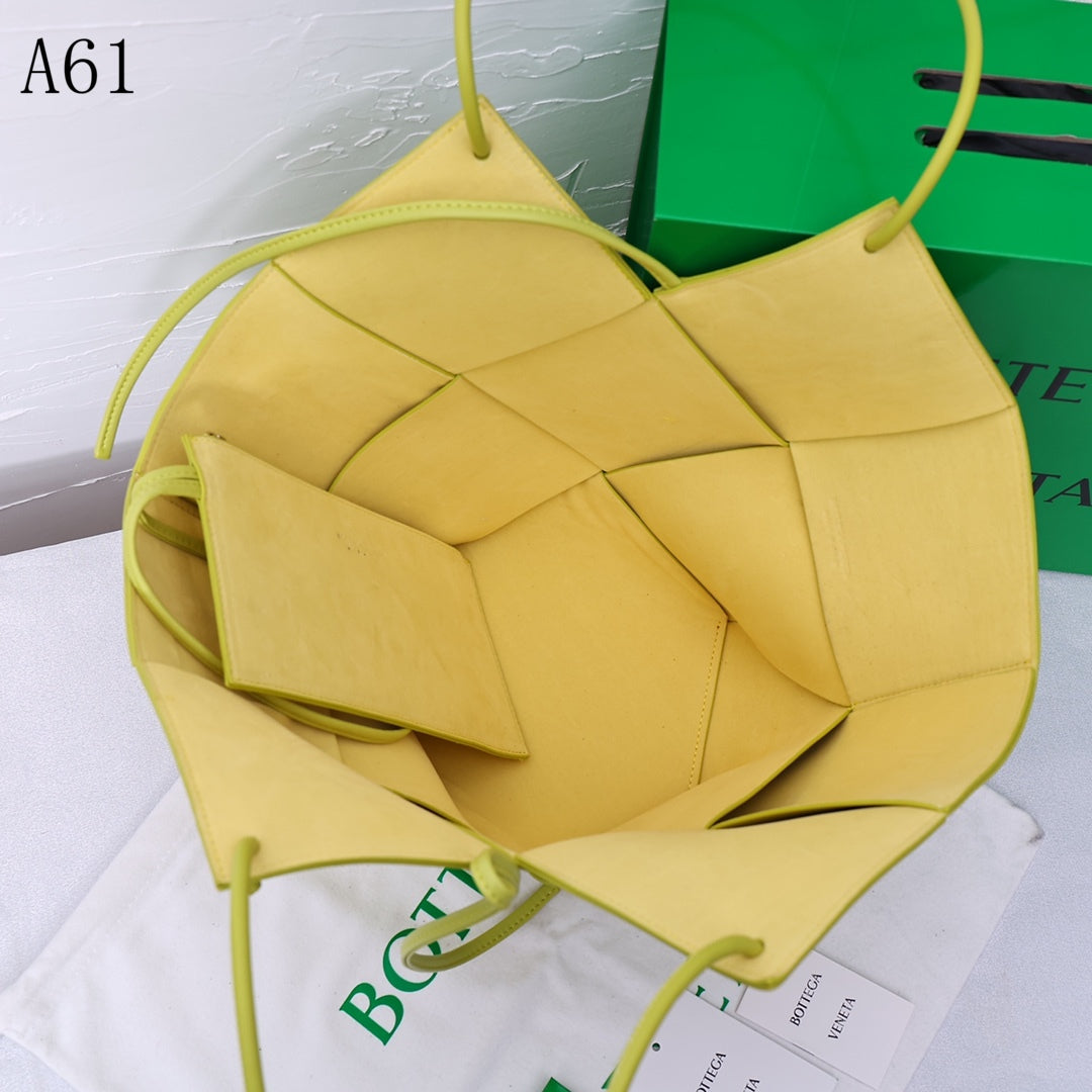 BOT VENET  Bag 3 Colors  Medium