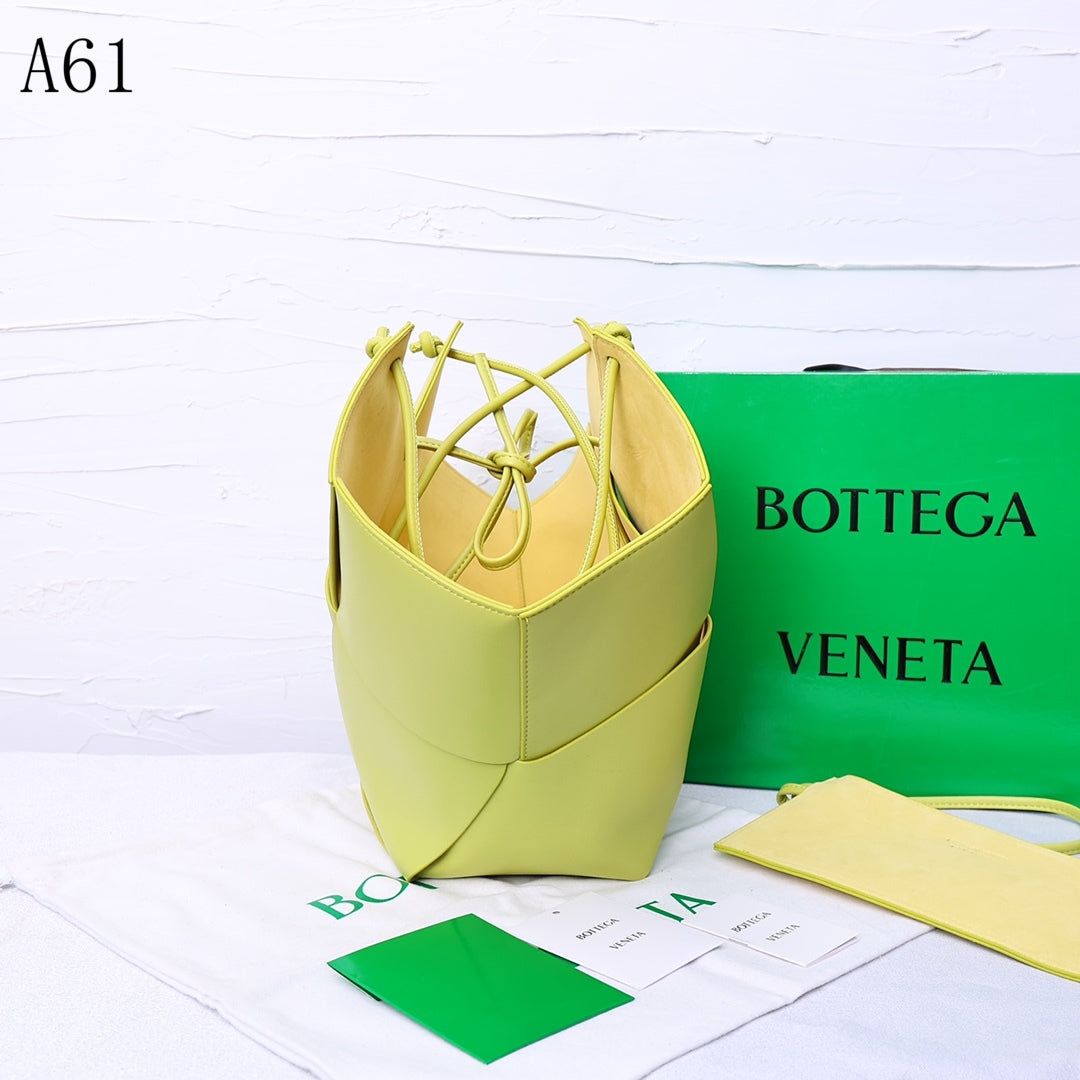 BOT VENET  Bag 3 Colors  Medium