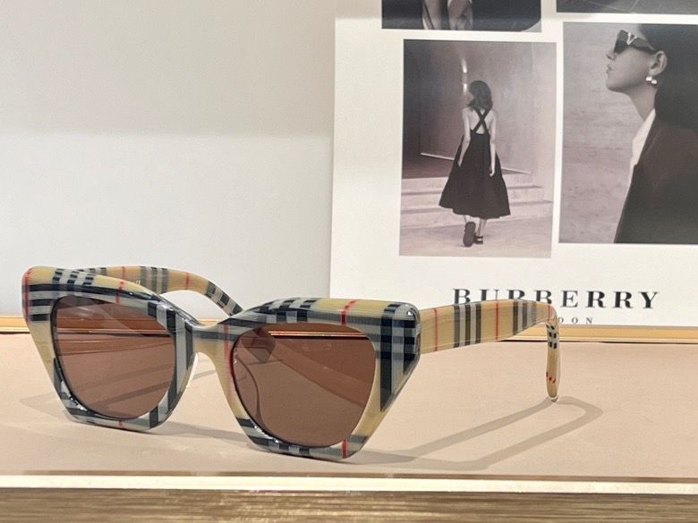 *BURBBER Sunglasses 2 Color 's
