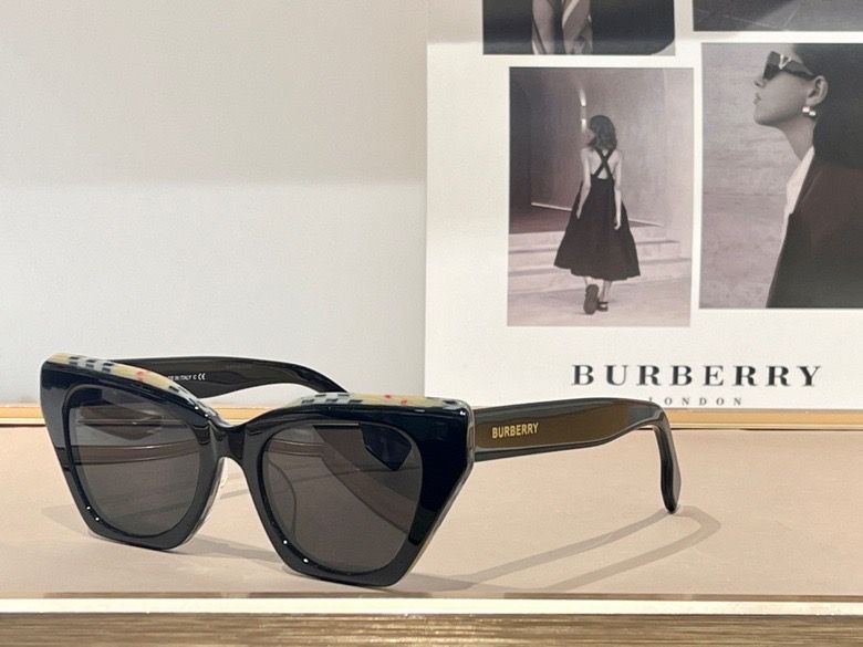 *BURBBER Sunglasses 2 Color 's