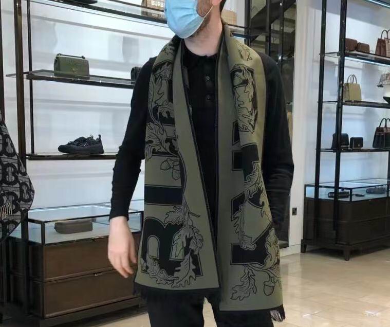 *BURBBER Scarf