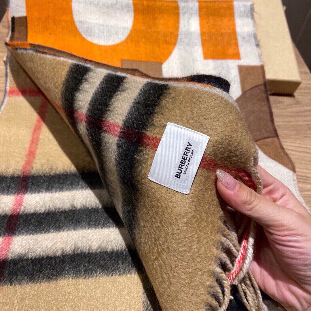 *BURBBER Scarf