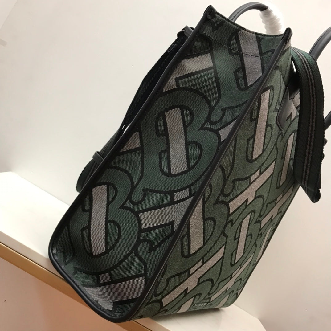 *BURBBER  Tote Bag