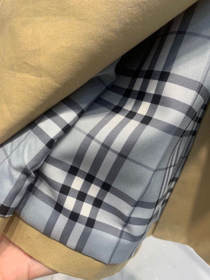 *BURBBER Trench Coat