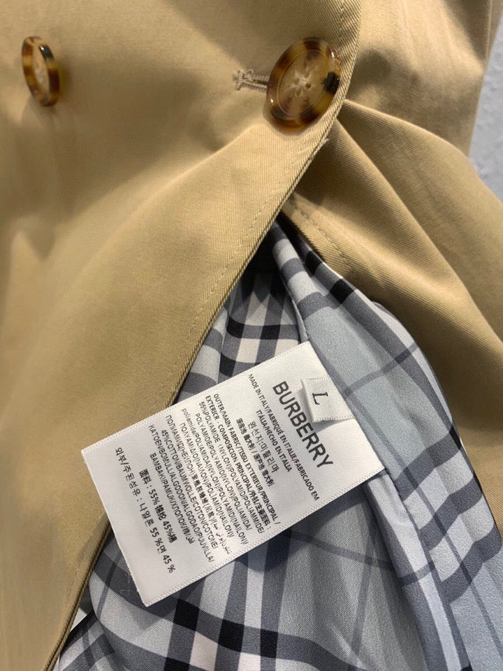 *BURBBER Trench Coat