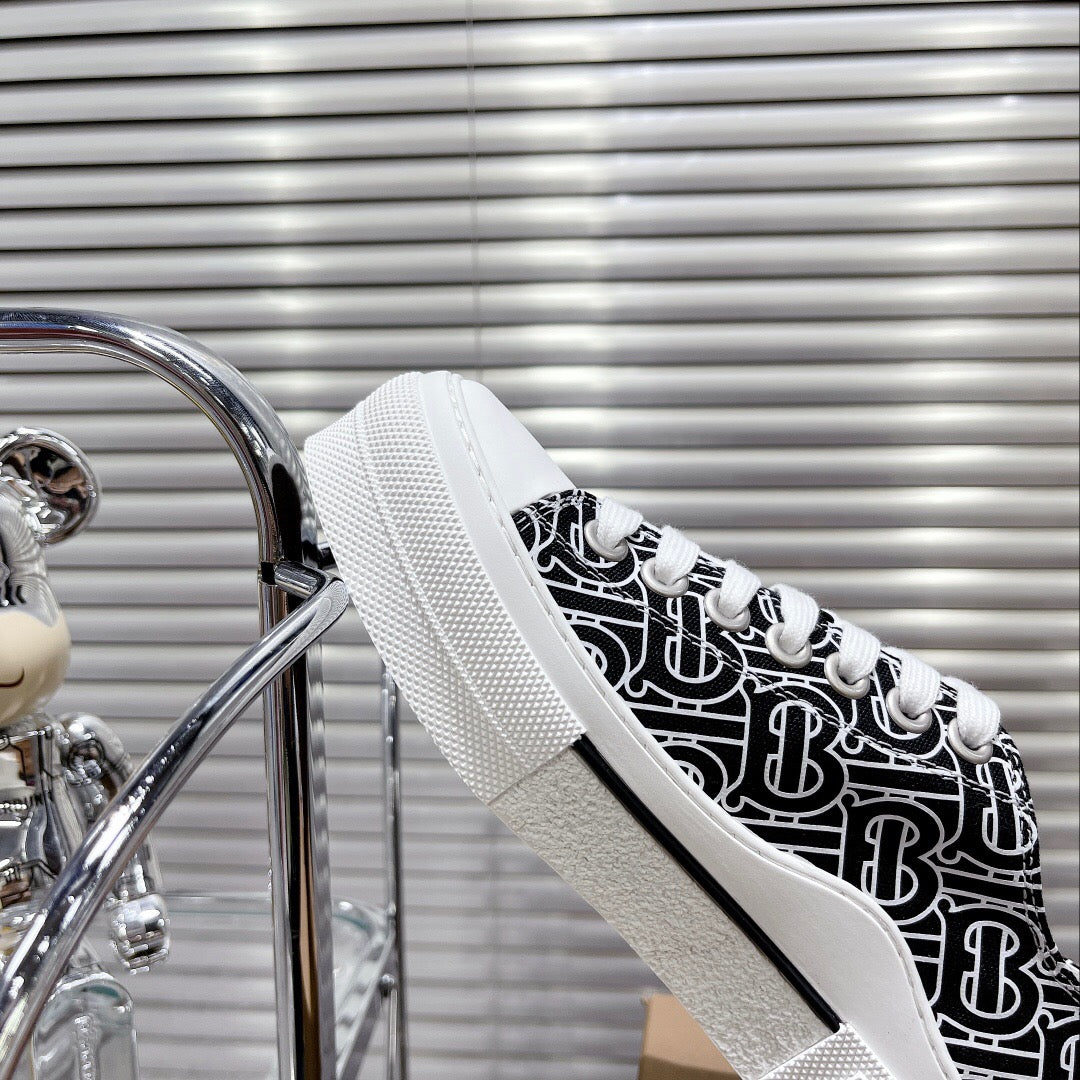 *BURBBER  Sneakers  3 Color 's