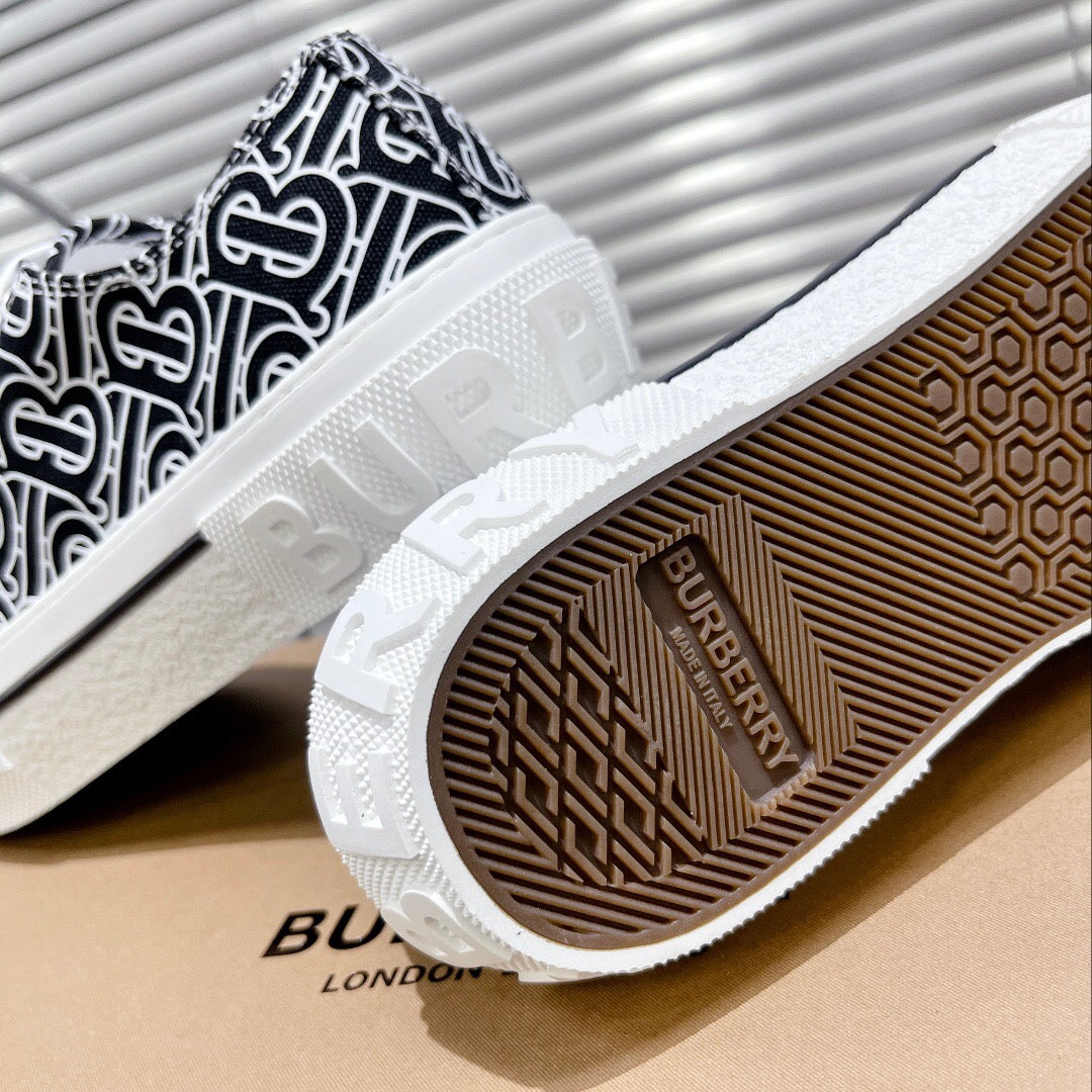 *BURBBER  Sneakers  3 Color 's