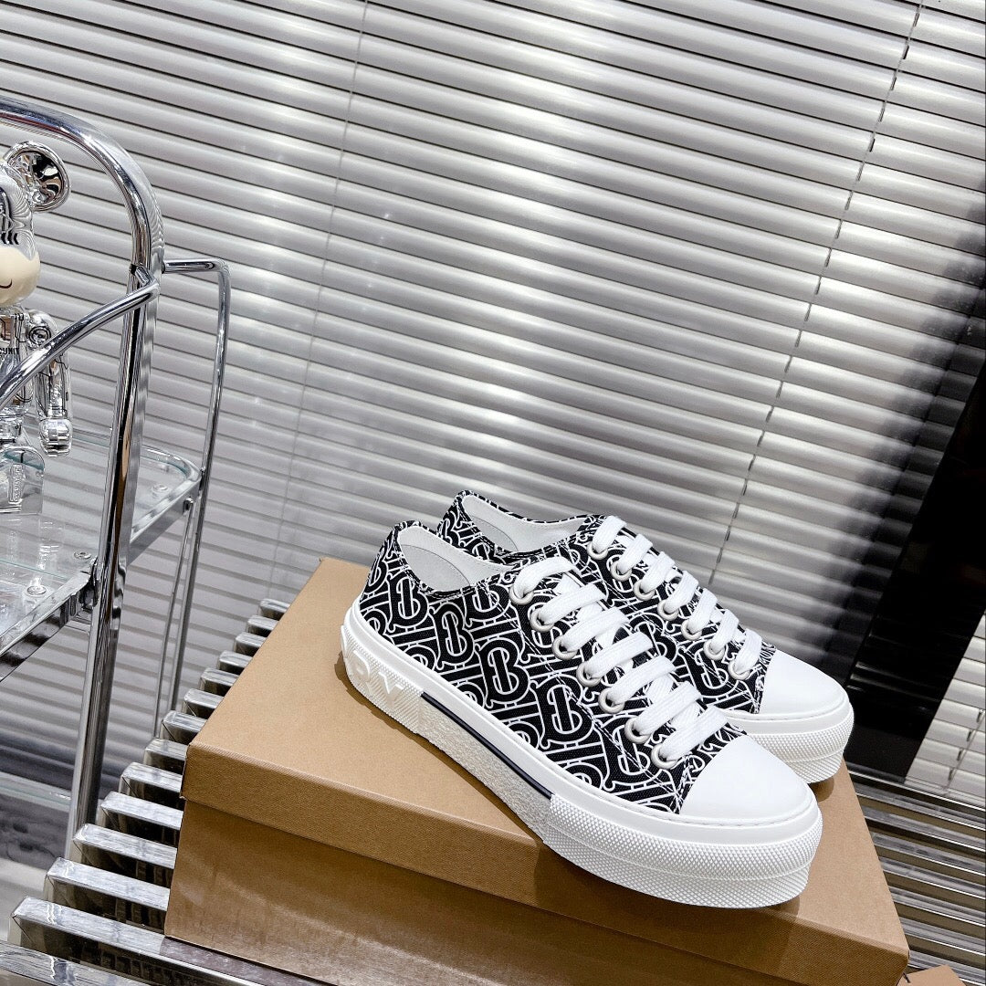 *BURBBER  Sneakers  3 Color 's