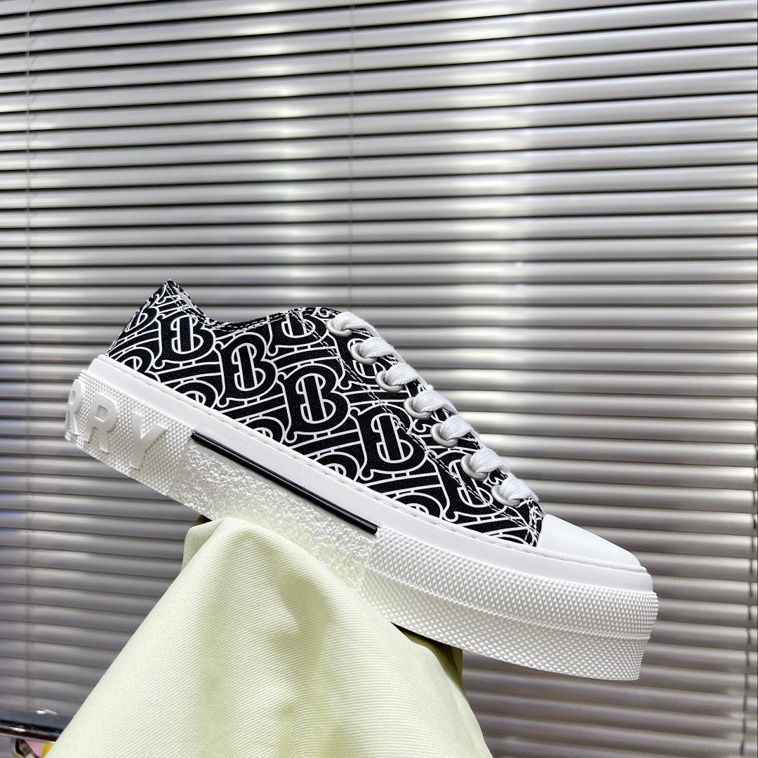 *BURBBER  Sneakers  3 Color 's