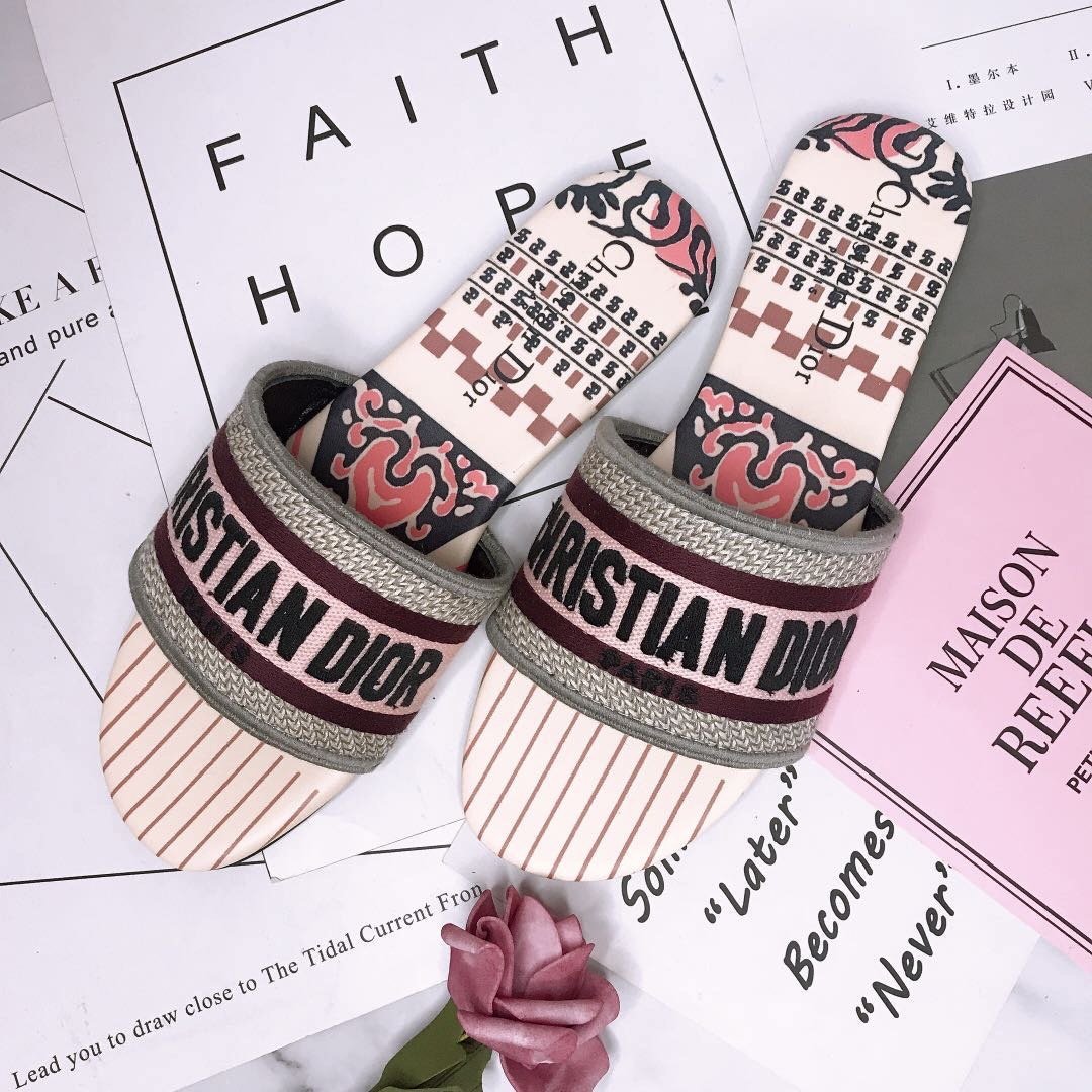 CHD Slippers  Logo