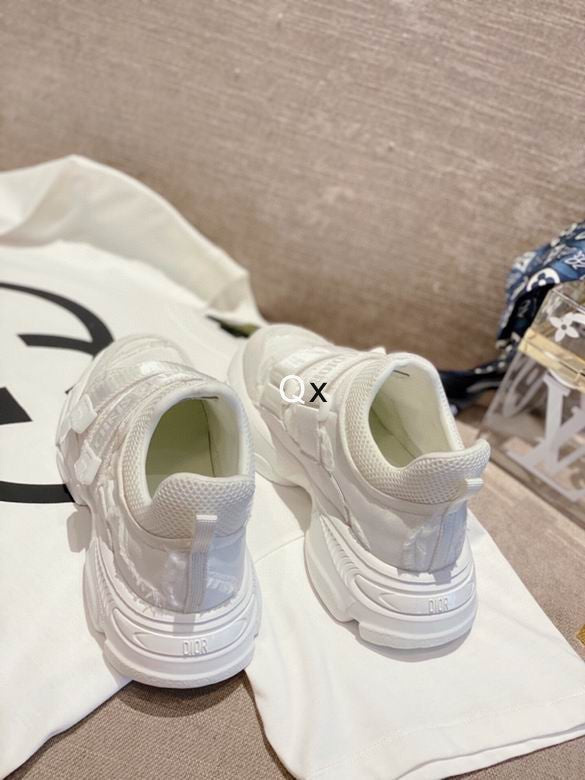 CHD  Sneakers Woman  Wander Man