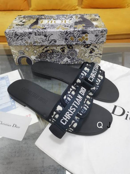 CHD   Slippers 2 Color's Evolution